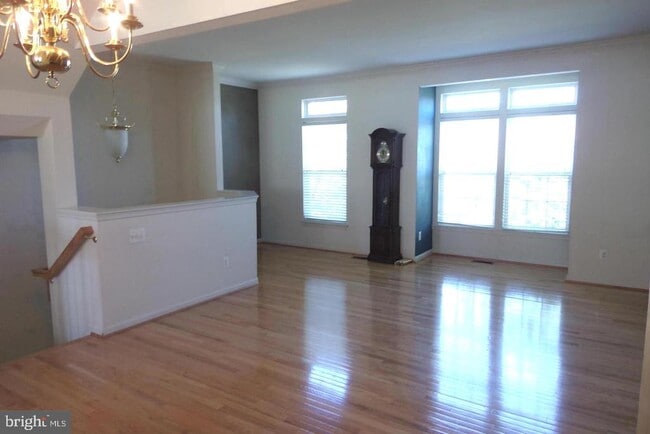 Photo - 16606 Barge Cir