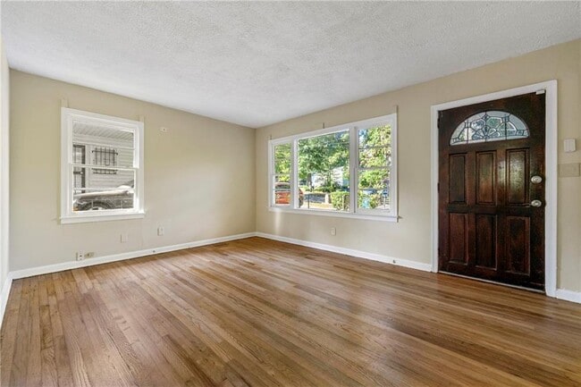 Photo - 959 Margaret Pl NW