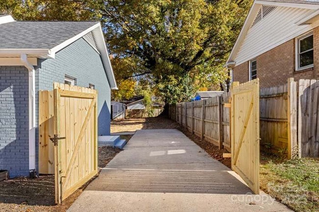 Photo - 5116 Carriage Dr Cir