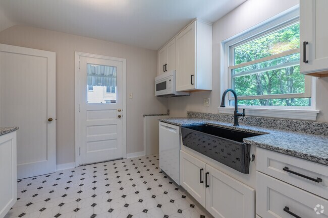 Kitchen - 1569 Duncan Dr