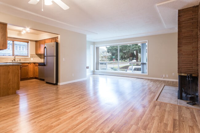 large living room - 5703 N Commercial Ave Unit A