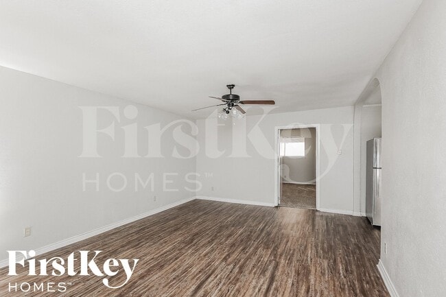 Photo - 2202 Lockwood Dr