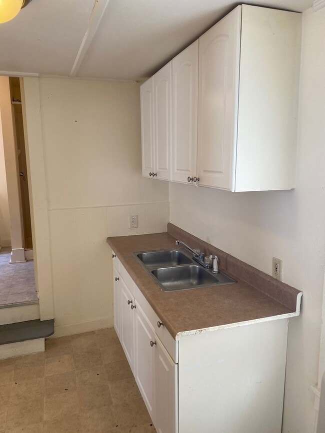 4 Stewart Ln Unit 2