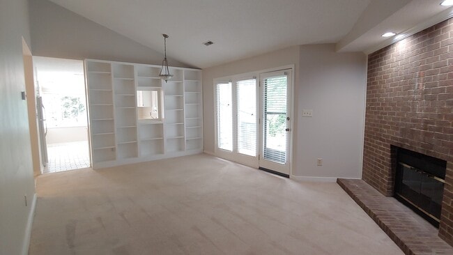 Photo - 306-F N Lindell Rd