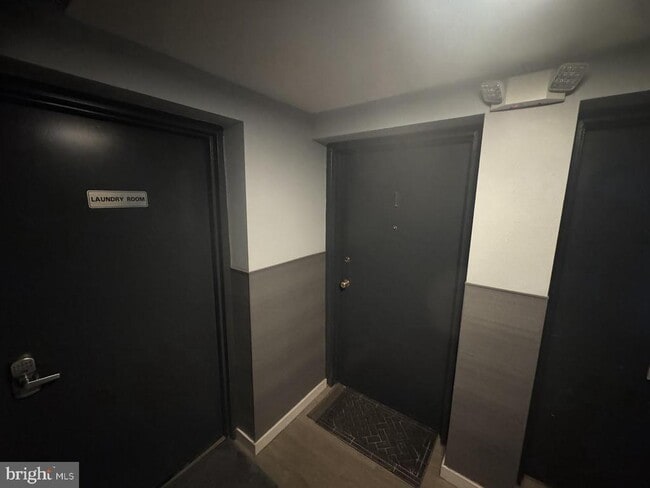 Building Photo - 500 S Courthouse Rd Unit 1