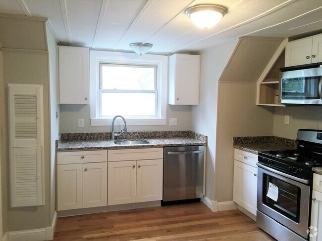 Building Photo - 30-32-32 Oakwood St Unit 3 Rental