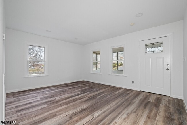 Building Photo - 509 Centre St Unit 1