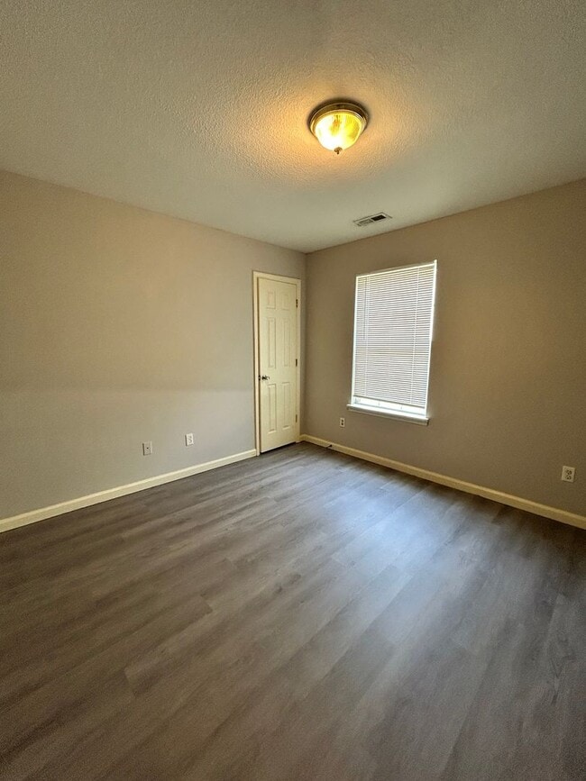 Photo - Charming 2 Bed, 1 Bath, 1 Car Garage, Covered Patio in Private Neighborhood!