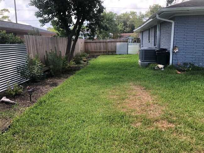 Photo - 306 Cres View St