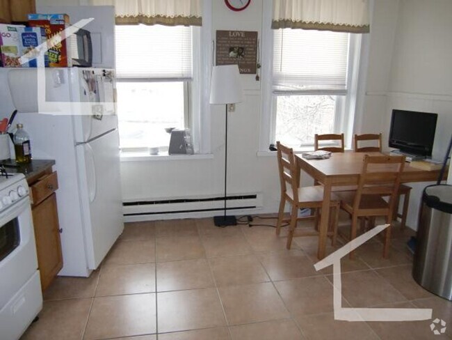 Building Photo - Top floor One Bedroom Brighton & Harvard A... Rental