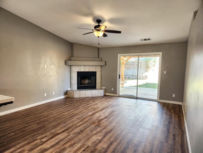 Photo - 8608 Hoodsport Ave