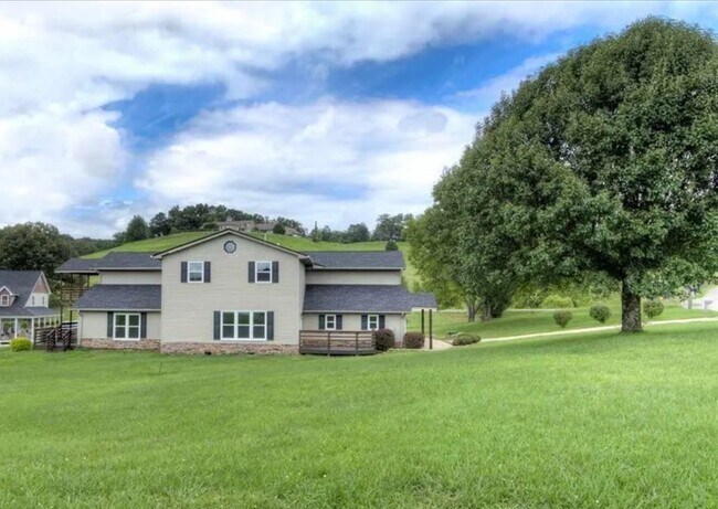 Photo - Beautiful Home on 1 acre lot in Milton