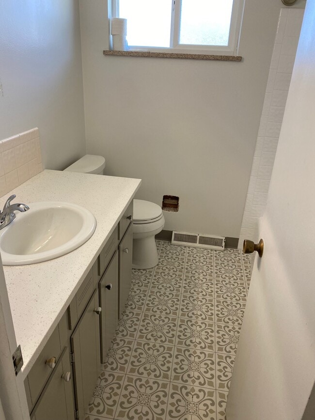 Photo - 2005 Kendall St