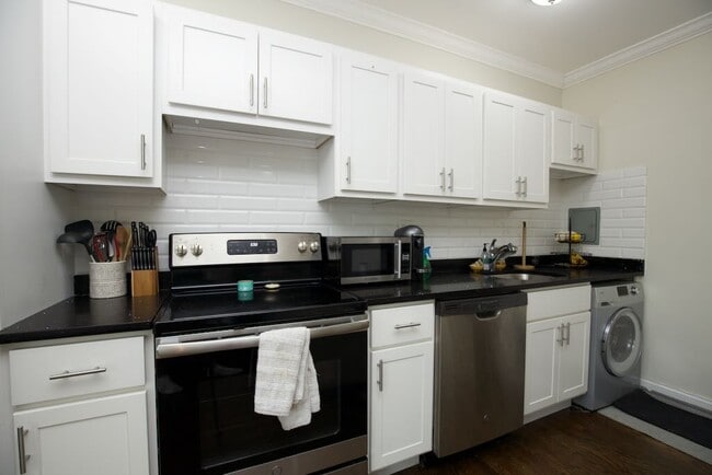 Photo - 3345 N Marshfield Ave Unit 403