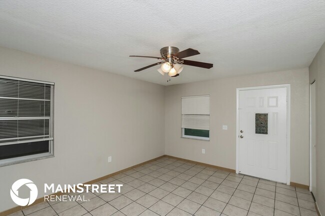 Photo - 875 Doat St SE
