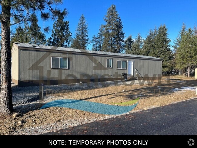 Building Photo - 3 Bedroom 2 Bathroom Home with Off-Street ...