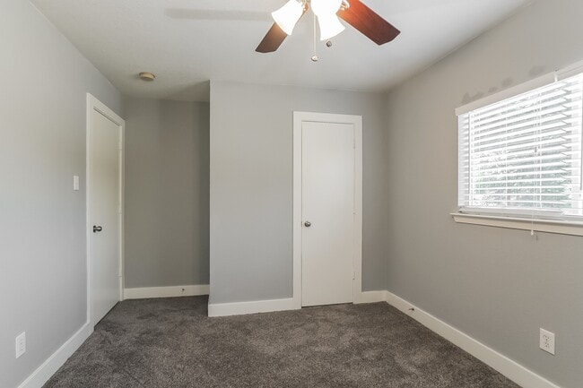 Building Photo - 419 Laurel Sage Dr