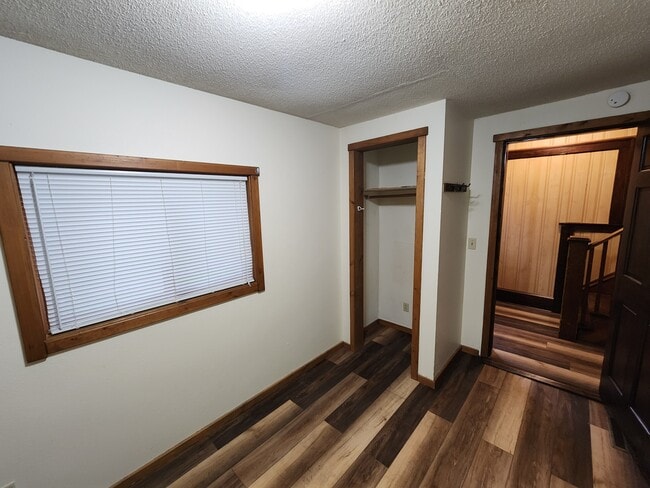 Photo - 1703 6th St E