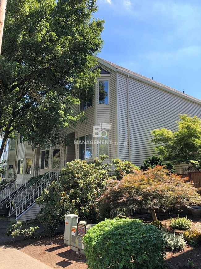 Photo - Gorgeous John's Landing Townhome- Luxurious Interior Renovation!