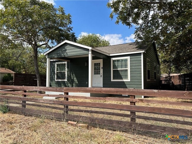 Building Photo - 1698 W Bridge St