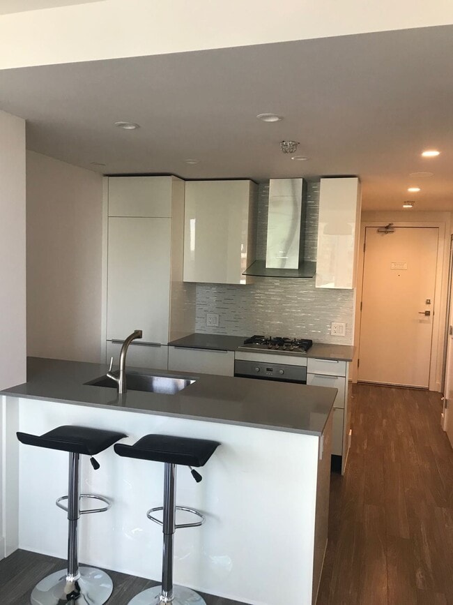 Photo - 1283 Howe St