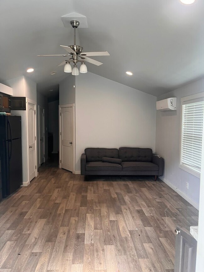 Photo - 129 Shoreline Dr