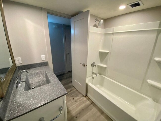 Photo - 128 N 40th St