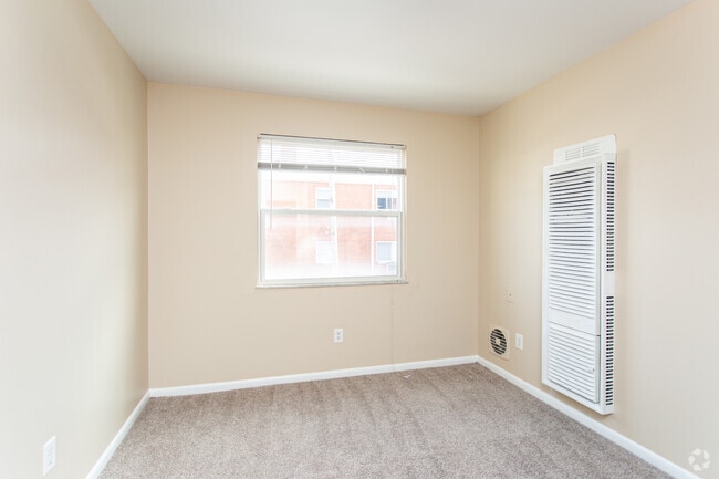 1BR, 1BA - 450 SF