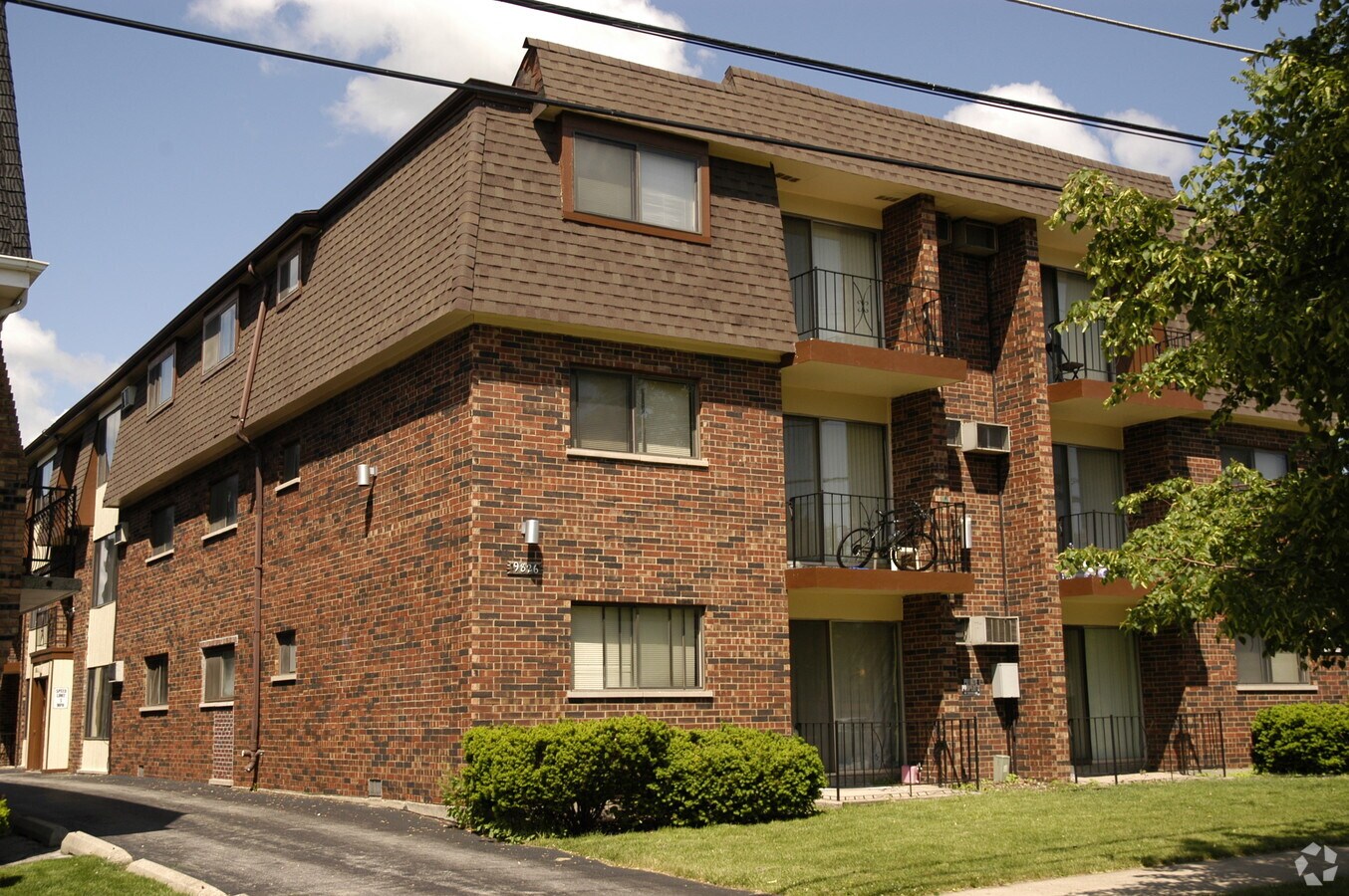 Primary Photo - 9826 Sayre Ave Apartments