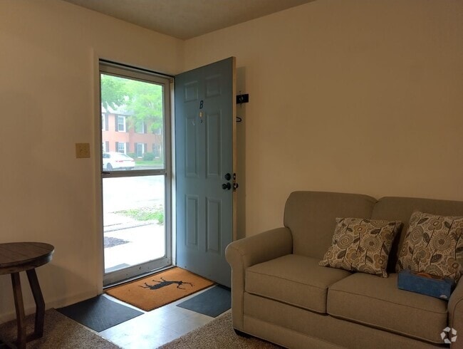Building Photo - Spacious 2bd/2ba in Williamsburg Unit B Rental