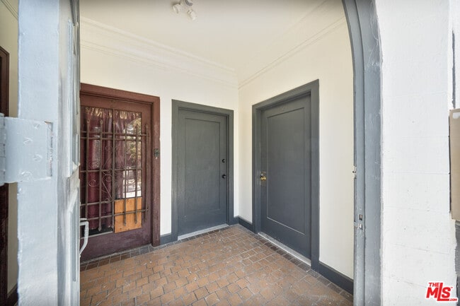 Photo - 132 S Kenmore Ave Unit 4