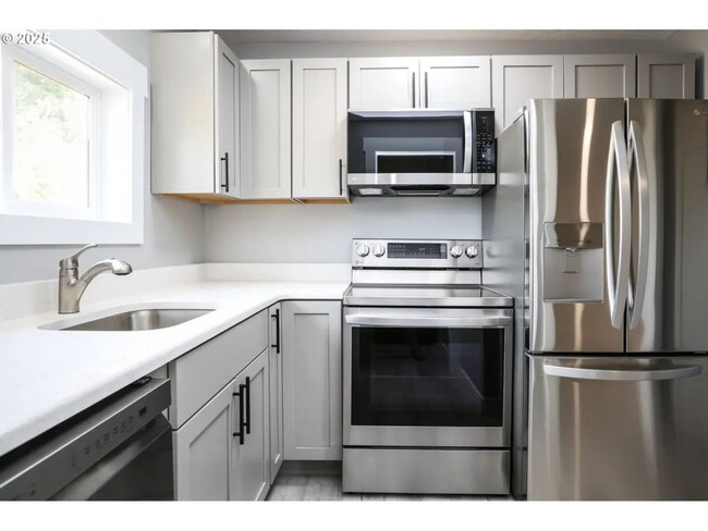 Photo - Royal Avenue