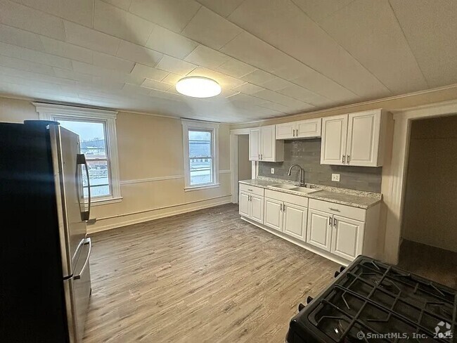 Building Photo - 237 E Main St Unit 3 Rental