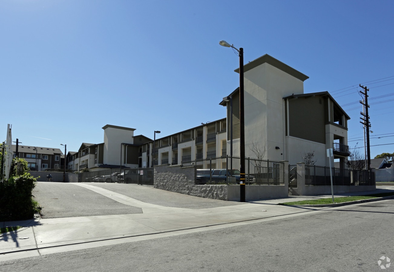 Photo - ENCANTO COURT APARTMENTS