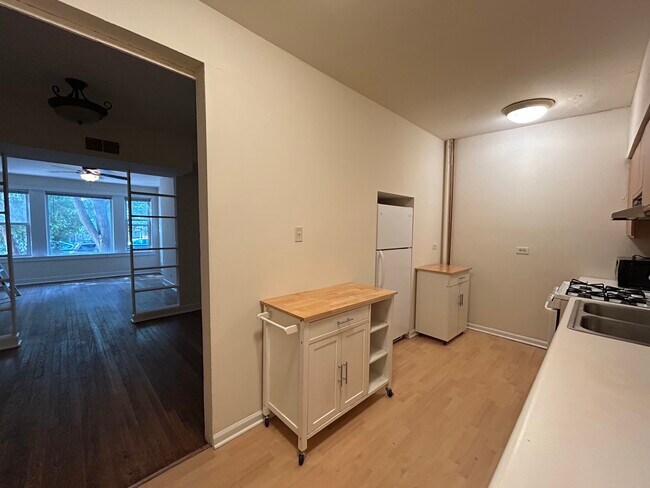 Photo - 2554 W Eastwood Ave Unit 1