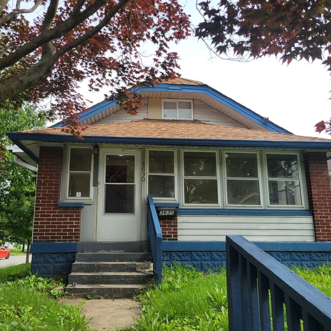 Building Photo - West Side 5BR/2BA House / Must See!