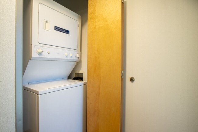 Photo - Spacious & Bright Modern Studio w/Fireplac... Unidad 2548A