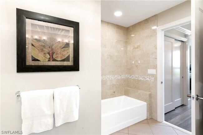 Photo - 9123 Strada Pl Unit 7207