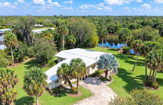 Building Photo - 33101 Serene Dr