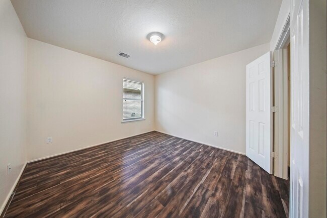 Photo - 5015 Bridgecrossing Ct