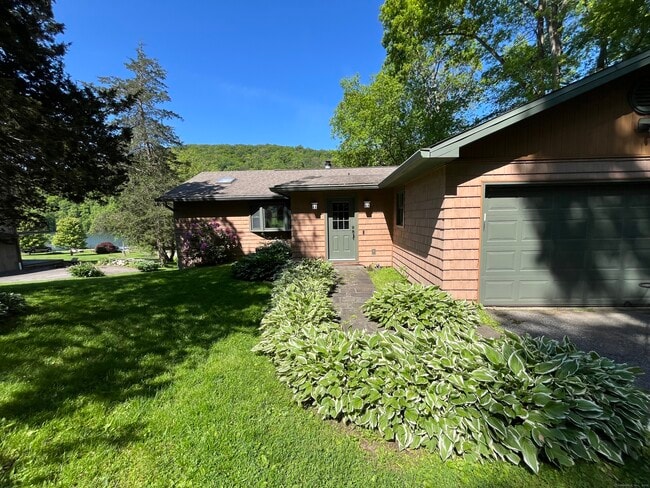 Photo - 18 Pinewood Shores