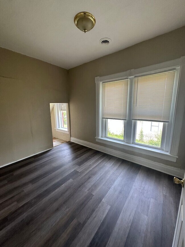 814 Elmwood Ave Unit 814 Elmwood Ave, Unit 1