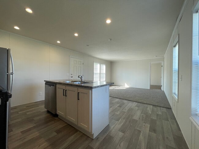 Photo - 16242 Frontenac Ave