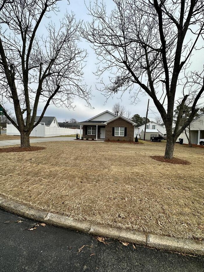 Photo - 708 W Parrish Dr