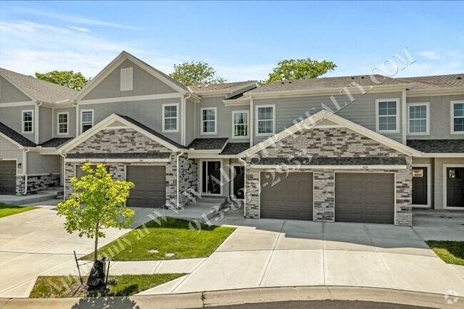 Building Photo - Brand New Townhome 3 Bed 2.5 Bath in Olath...