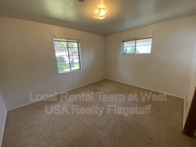 Photo - 2830 N Schevene Blvd