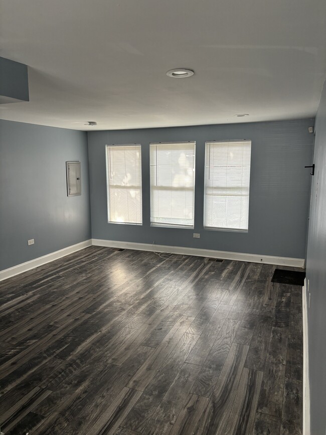 Photo - 3700 S Michigan Ave Unit Renovated 2BD/1BA
