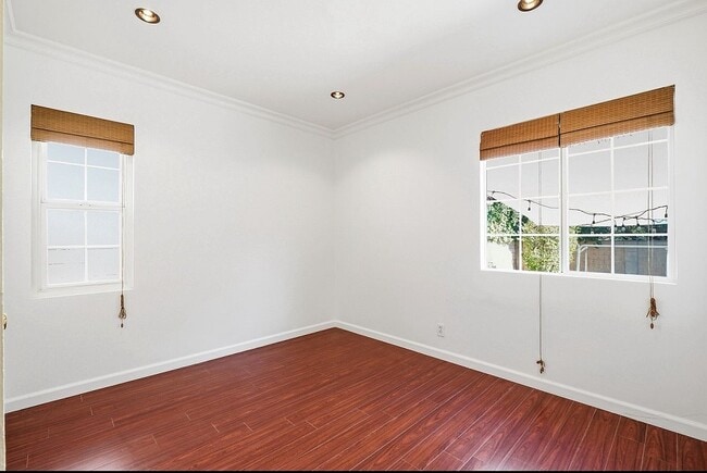 Photo - 6300 Zelzah Ave