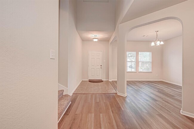 Photo - 2815 Mustang Hill Ln