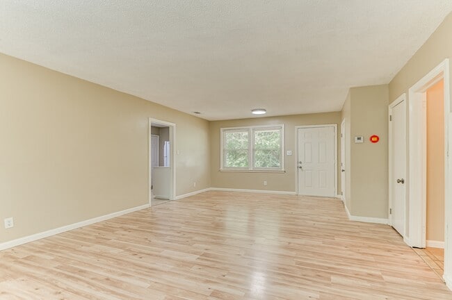 Photo - 2832 Cornelia Rd